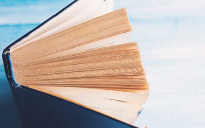 Contraportada de un libro: ¿cómo escribirla para tu tesis?